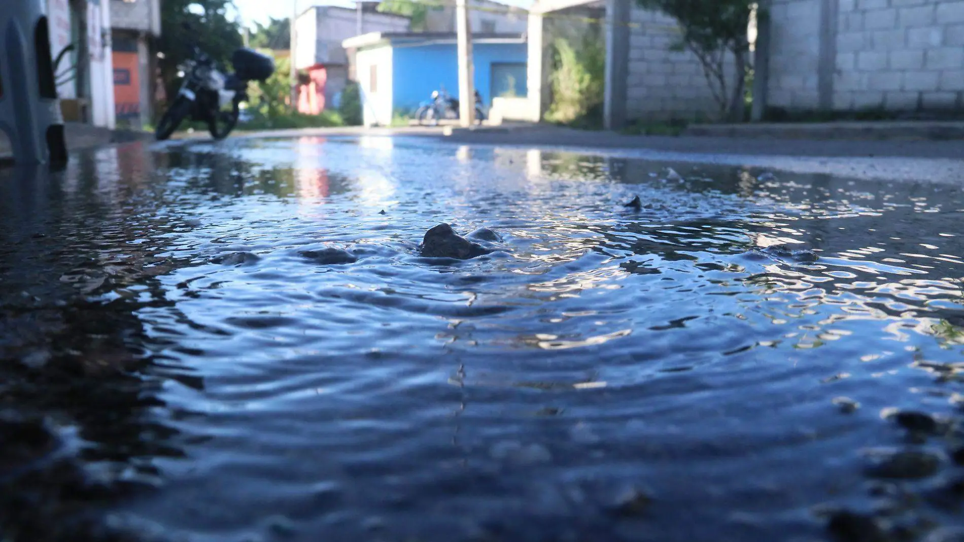 Fuga de agua en Colonia Mártires de Chicago